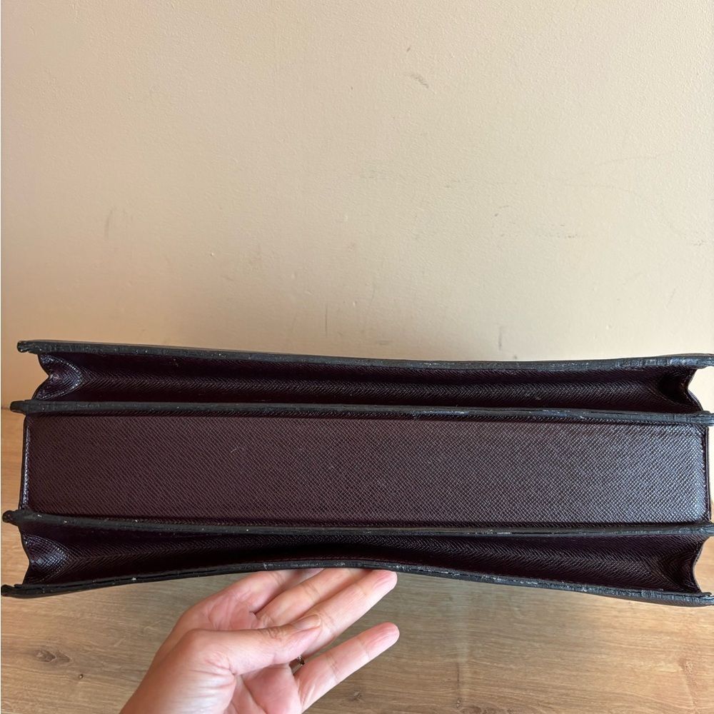 Authentic Louis Vuitton leather taiga briefcase - Picture 7 of 12